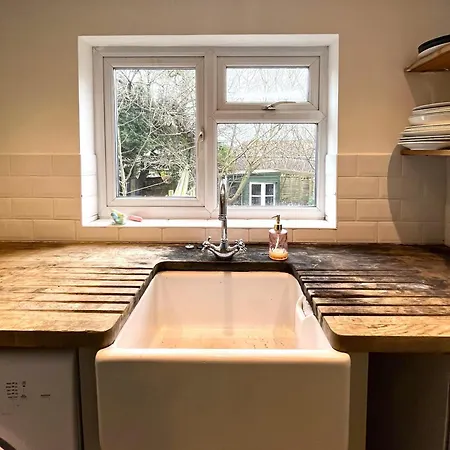 Charming Retreat With Garden - Sleeps 12 * Bristol