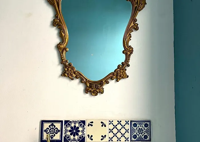 Luxe Cottage-Style Retreat With Garden - Sleeps 12 ブリストル