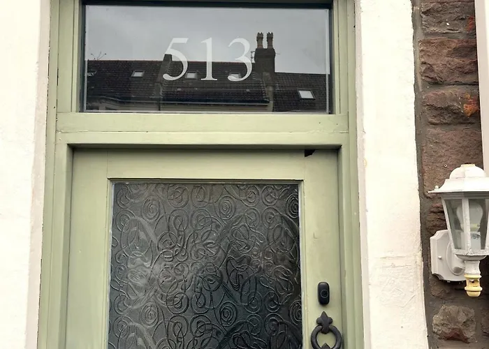 Semesterbostad Charming Retreat With Garden - Sleeps 12 *