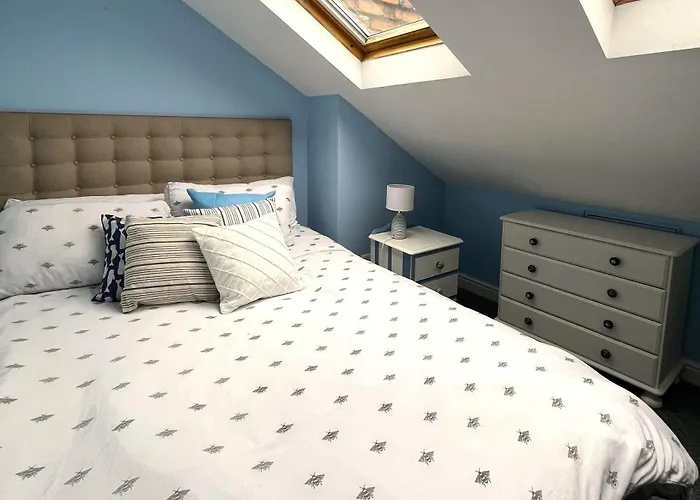 Charming Retreat With Garden - Sleeps 12 * Bristol