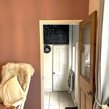 Charming Retreat With Garden - Sleeps 12 Μπρίστολ