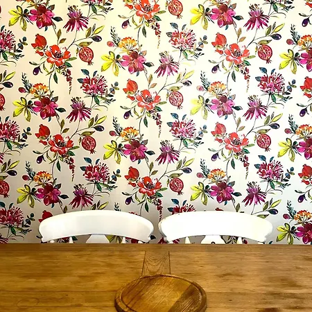 Charming Retreat With Garden - Sleeps 12 Σπίτι διακοπών *